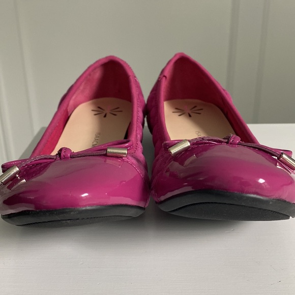 NWOT Isaac Mizrahi flats - Picture 5 of 10